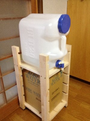 水のタンクを置く台